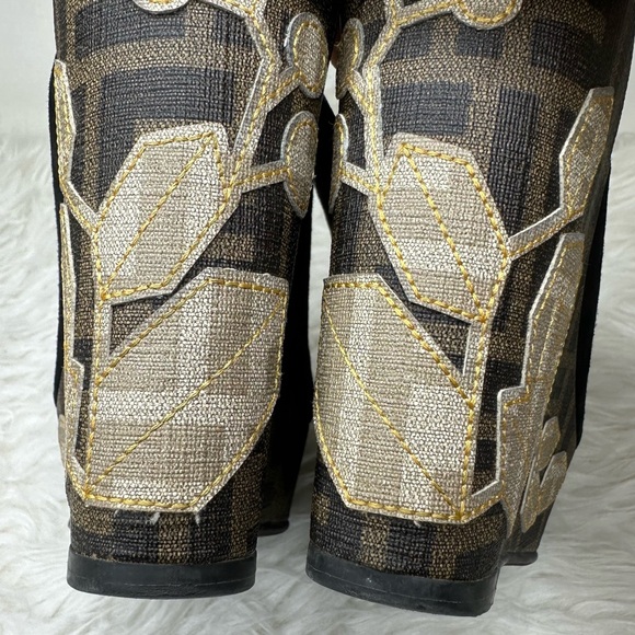 Fendi Women’s Suede Zucca Appliqued Wedge
Platform Slingback Sandals Size 39 - Picture 9 of 14